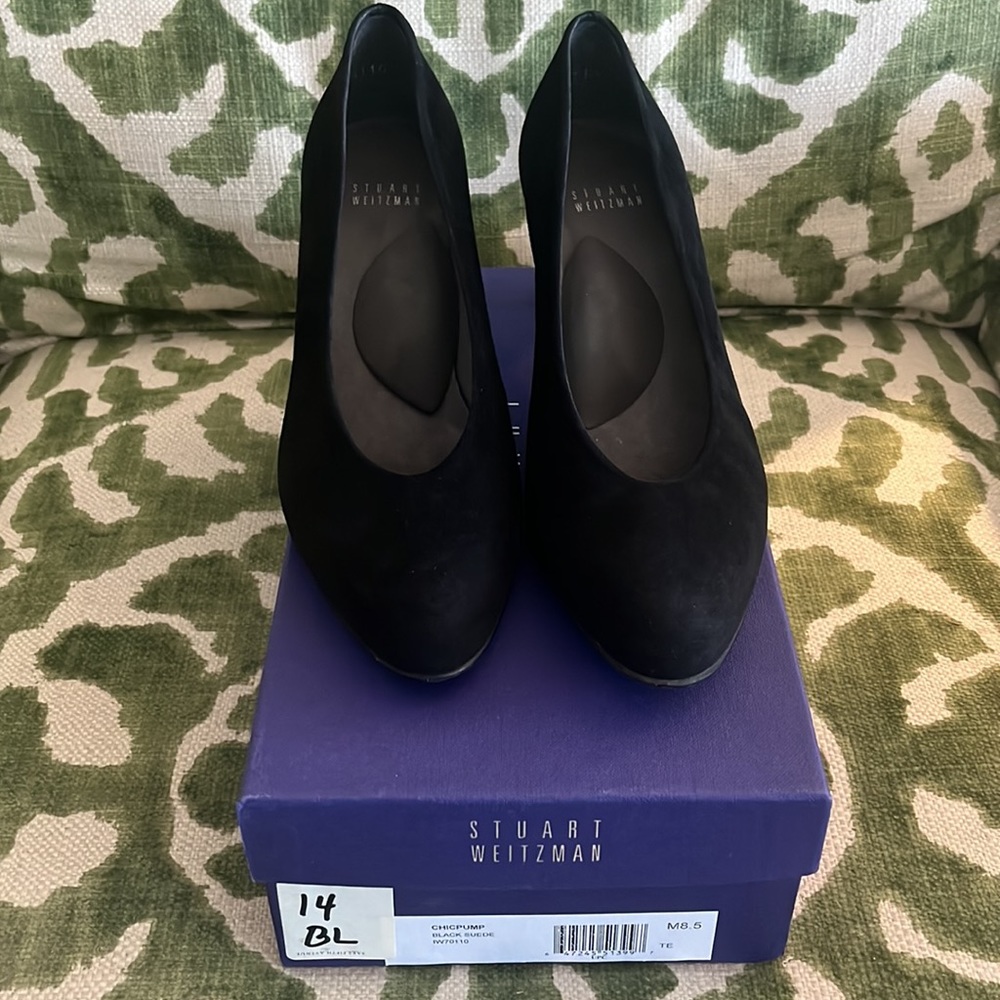 Stuart Weitzman Black suede heals size 8.5